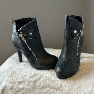 2 Lips Too Viola Women's Ankle Boots - Grey/Gray